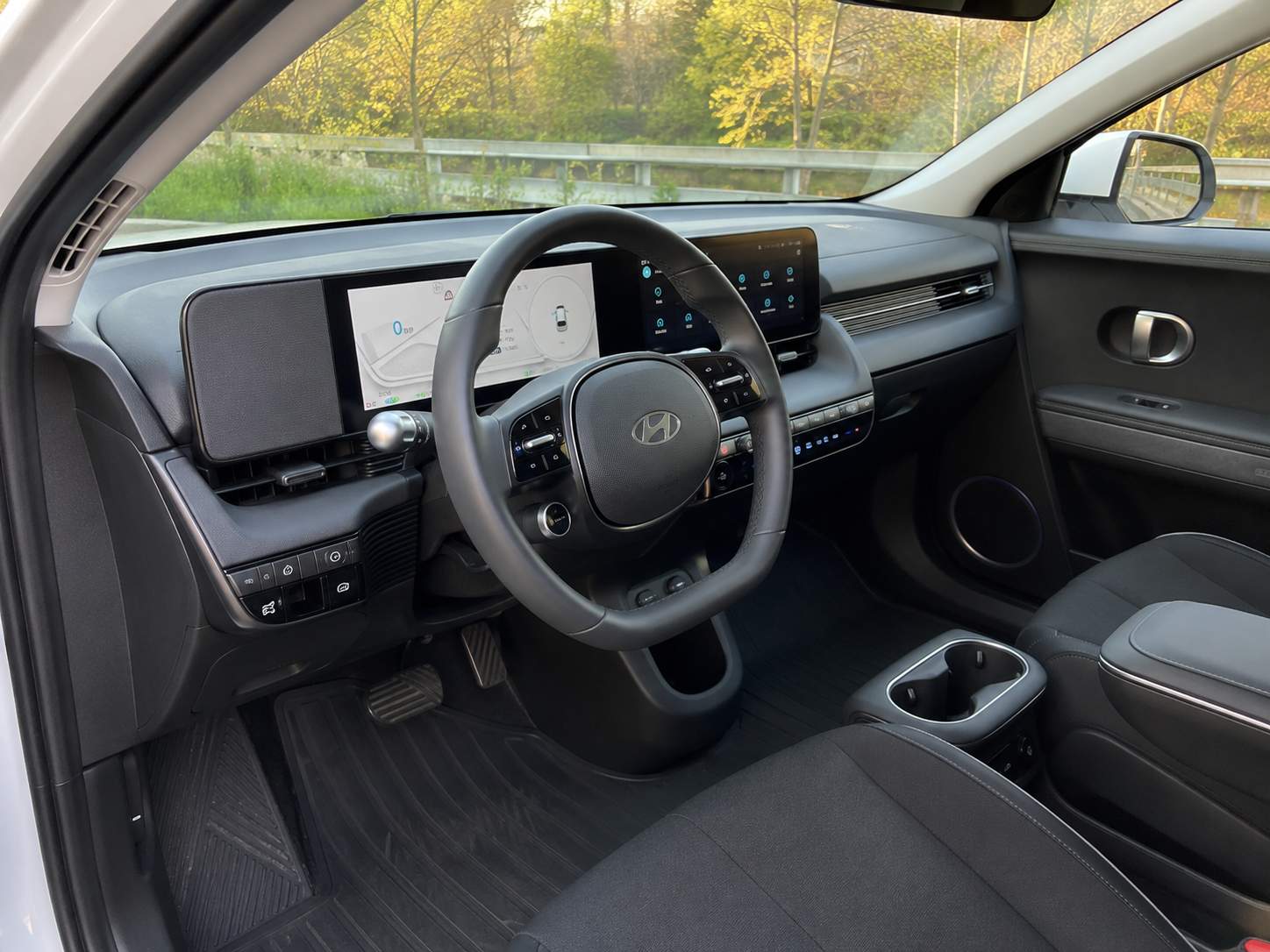 2023 Hyundai Ioniq 5 interior_dashboard