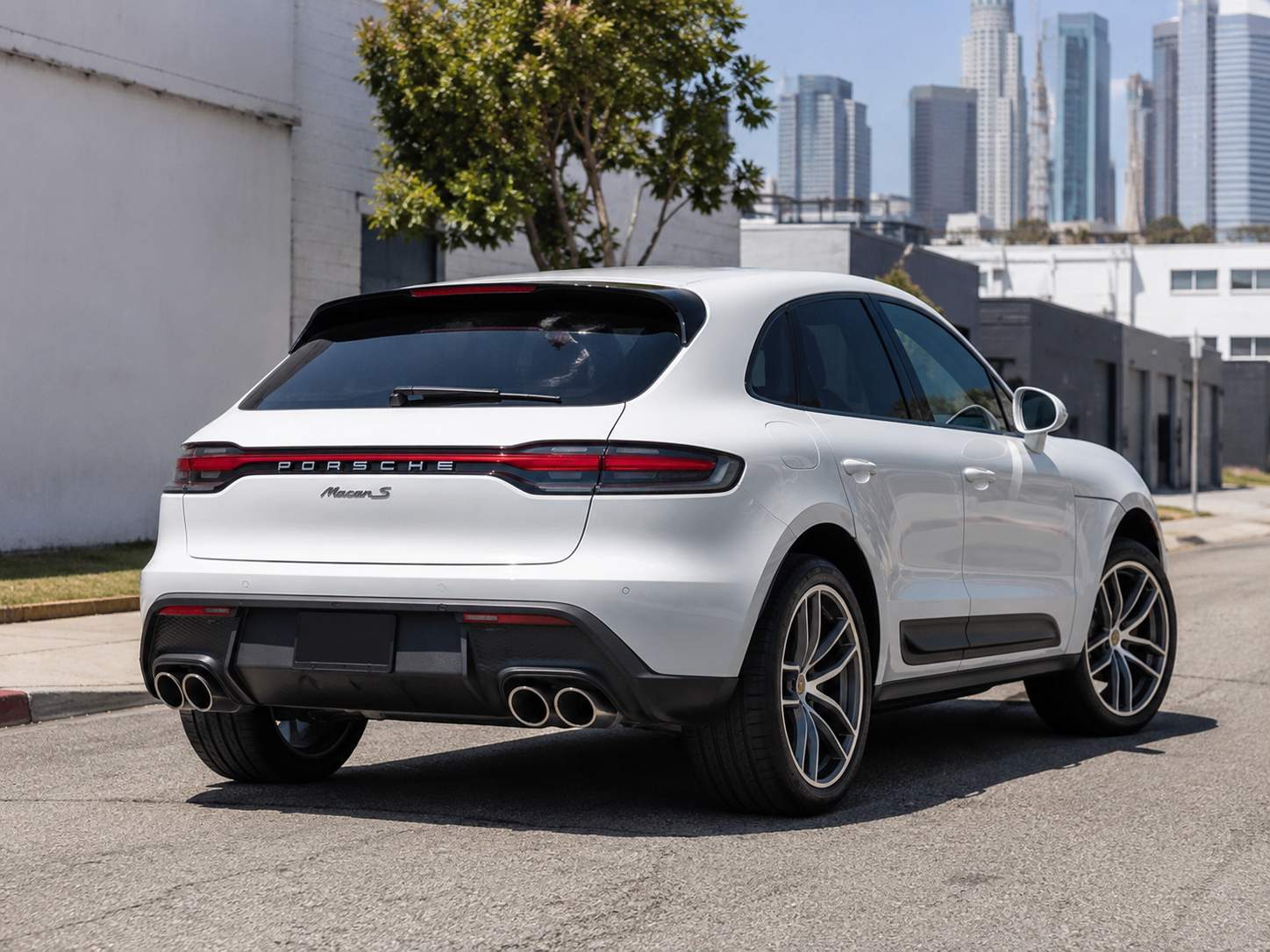 2023 Porsche Macan rear_3q