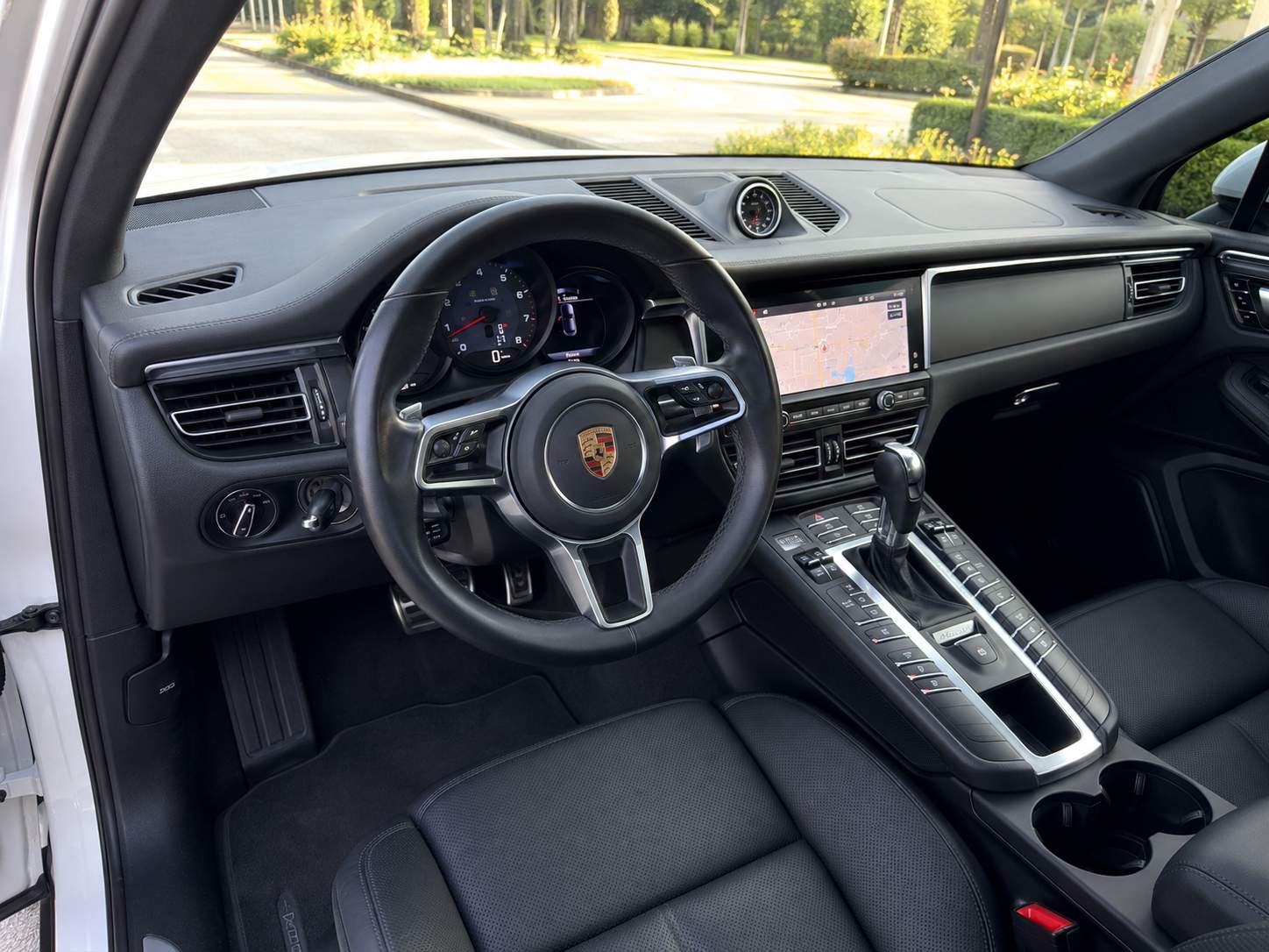 2023 Porsche Macan interior_dashboard