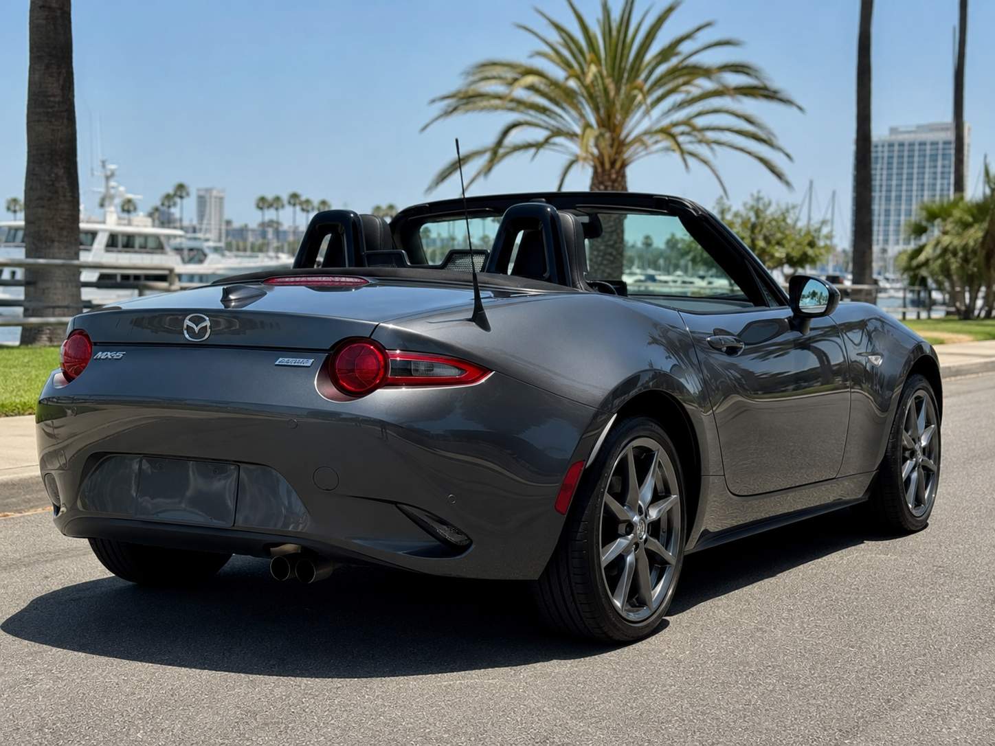 2020 Mazda MX-5 Miata rear_3q