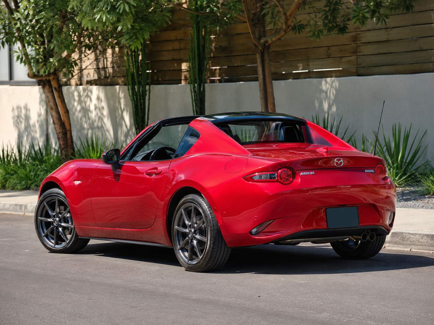 2020 Mazda MX-5 Miata rear_3q